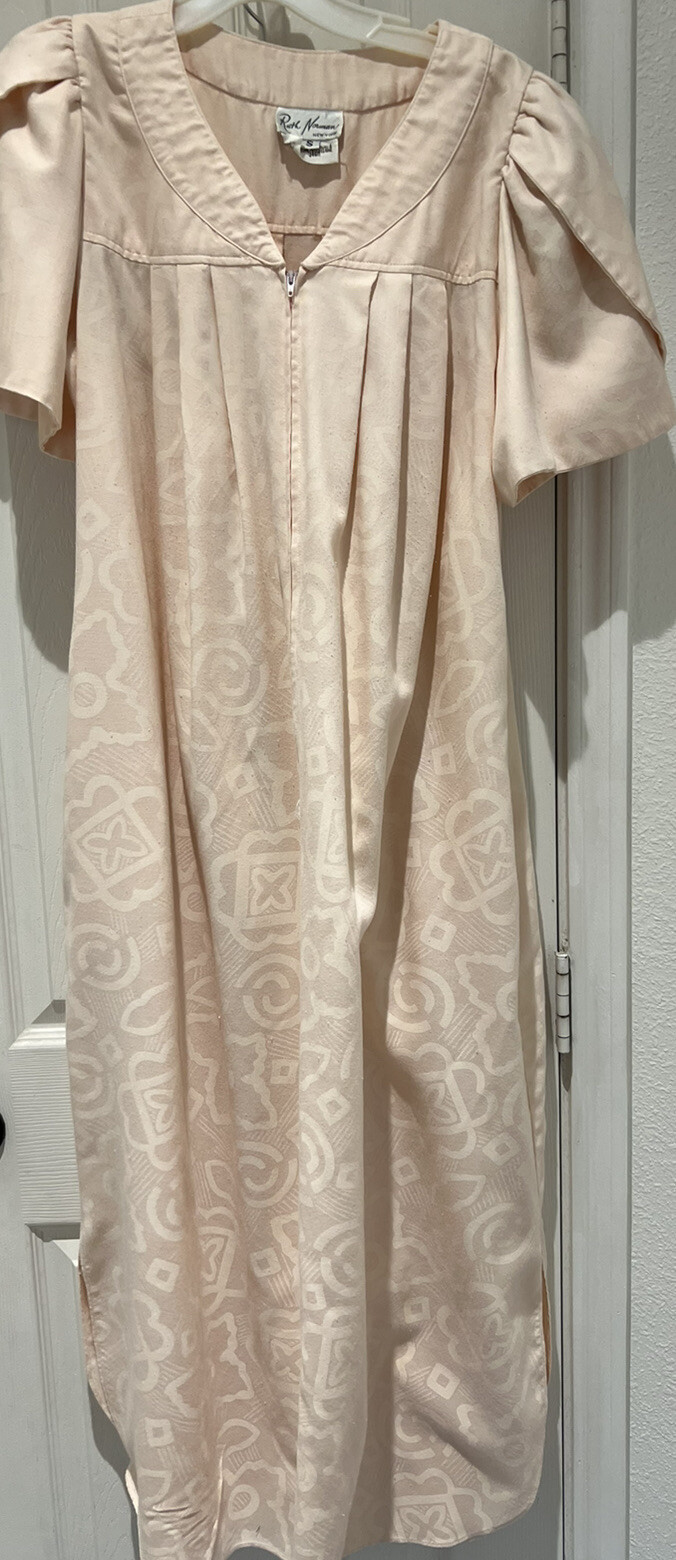 Ruth Norman Neiman Marcus Peach Zippered Dressing Robe Size S
