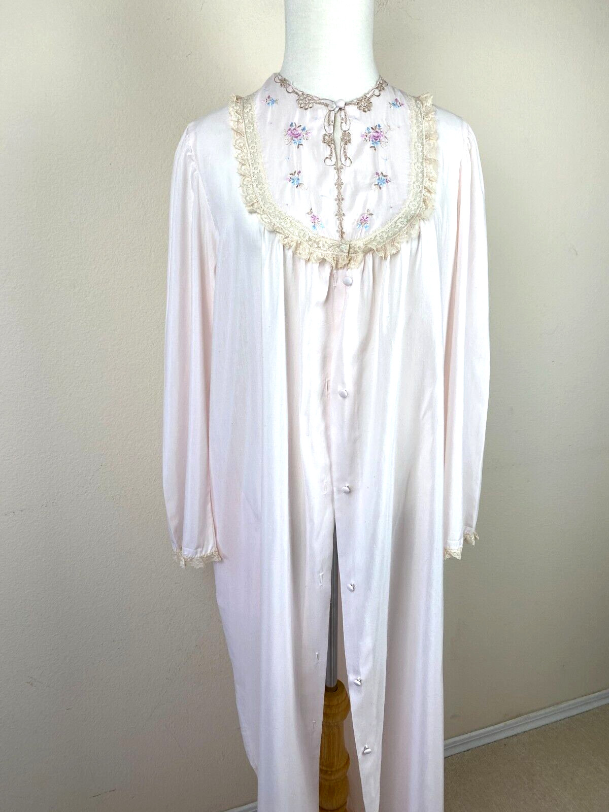 VTG Barbizon Intimate Long Robe S Pink Lace Embroidery Classic High Neckline 70s