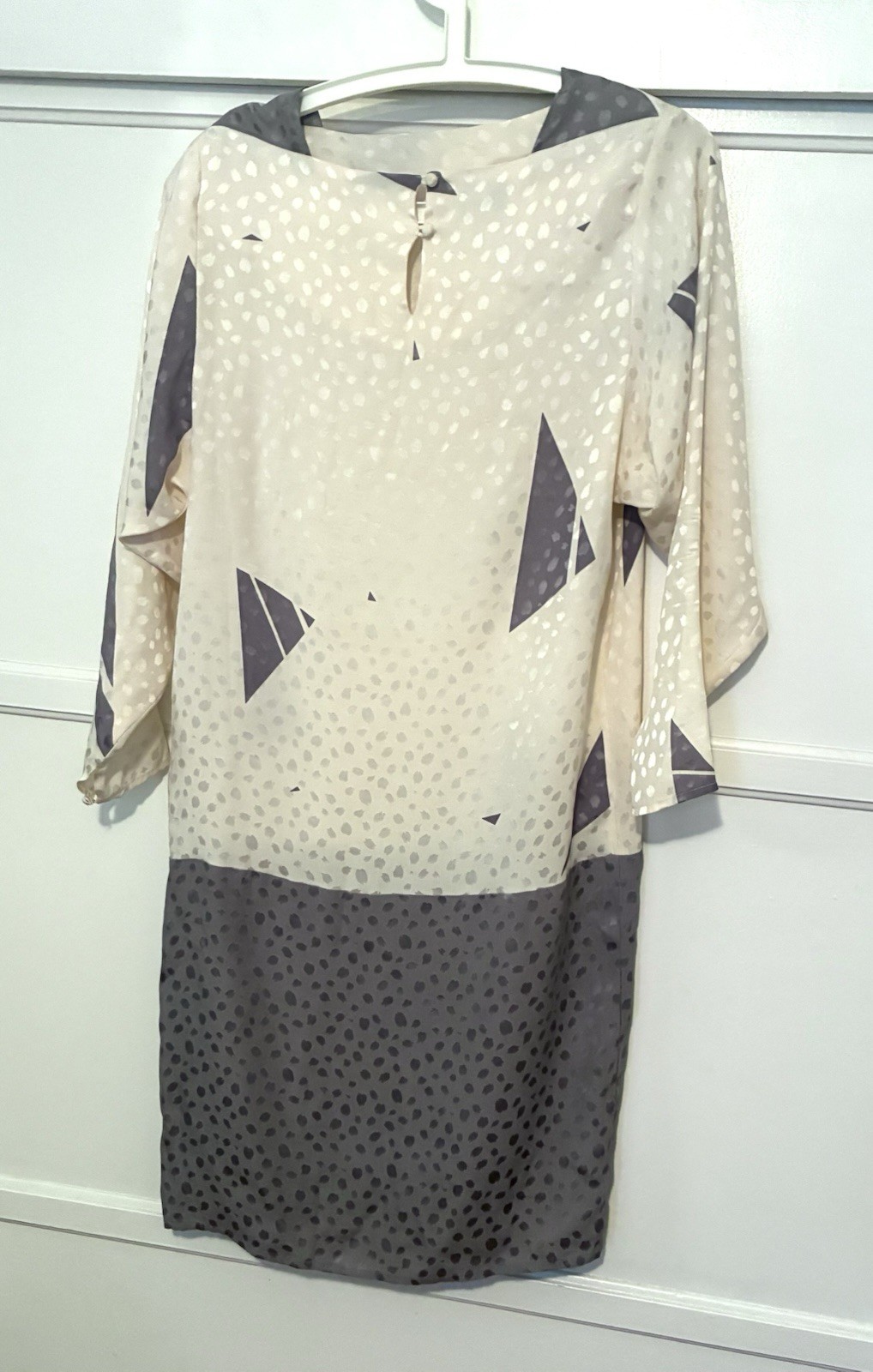 Vintage Retro 1980s 80s Graphic Cream White and Gray Patterned Shift Dress Midi