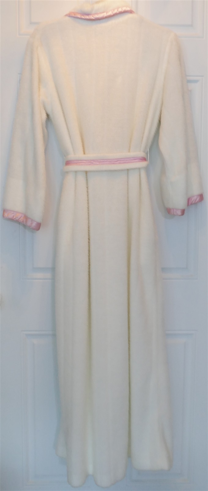 VTG Evelyn Pearson White Long Robe M EUC USA Faux Mink Fur Pockets Pink Trim