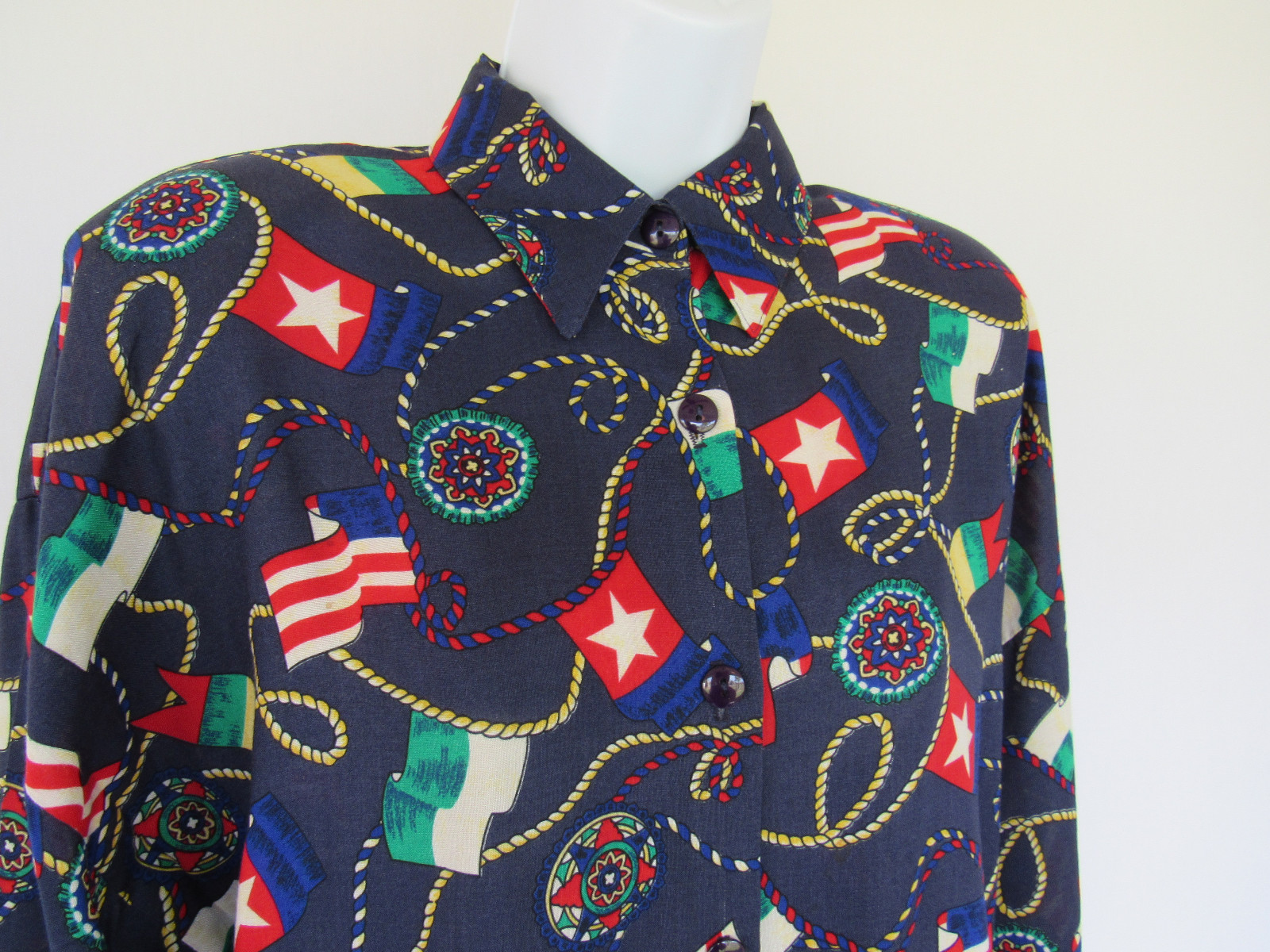VINTAGE 1980s 90s GEMILLI BLOUSE SHIRT SIZE MEDIUM FLAGS BLUE 100% RAYON