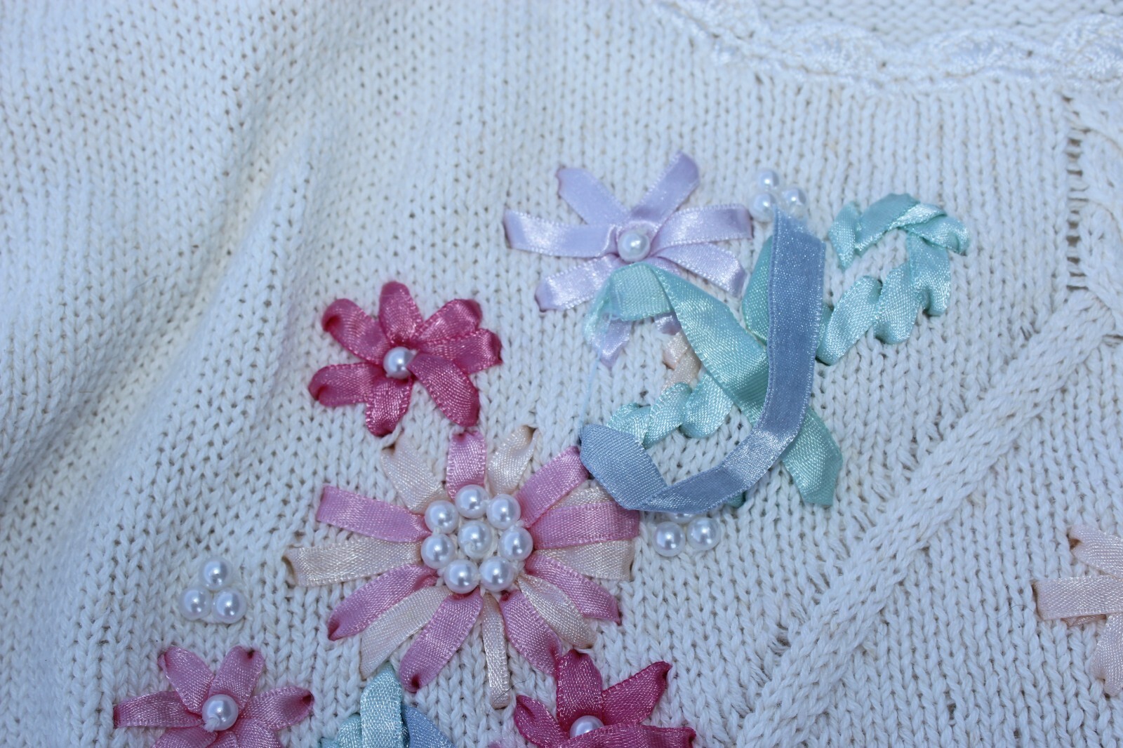 Vintage Sweater Womens Size M Beaded Ribbon Floral Embellished Garden Cervelle