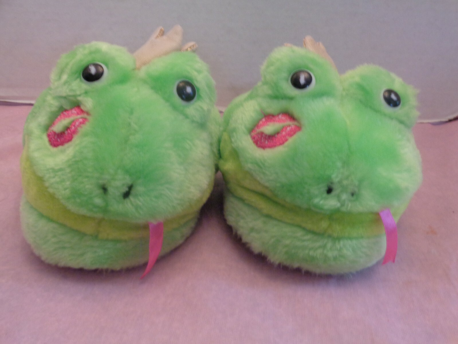 MUDD PRINCE FROG/CROWN GREEN SLIPPERS KISS SLIPPERS SIZE MEDIUM 6 1/2 – 7 1/2