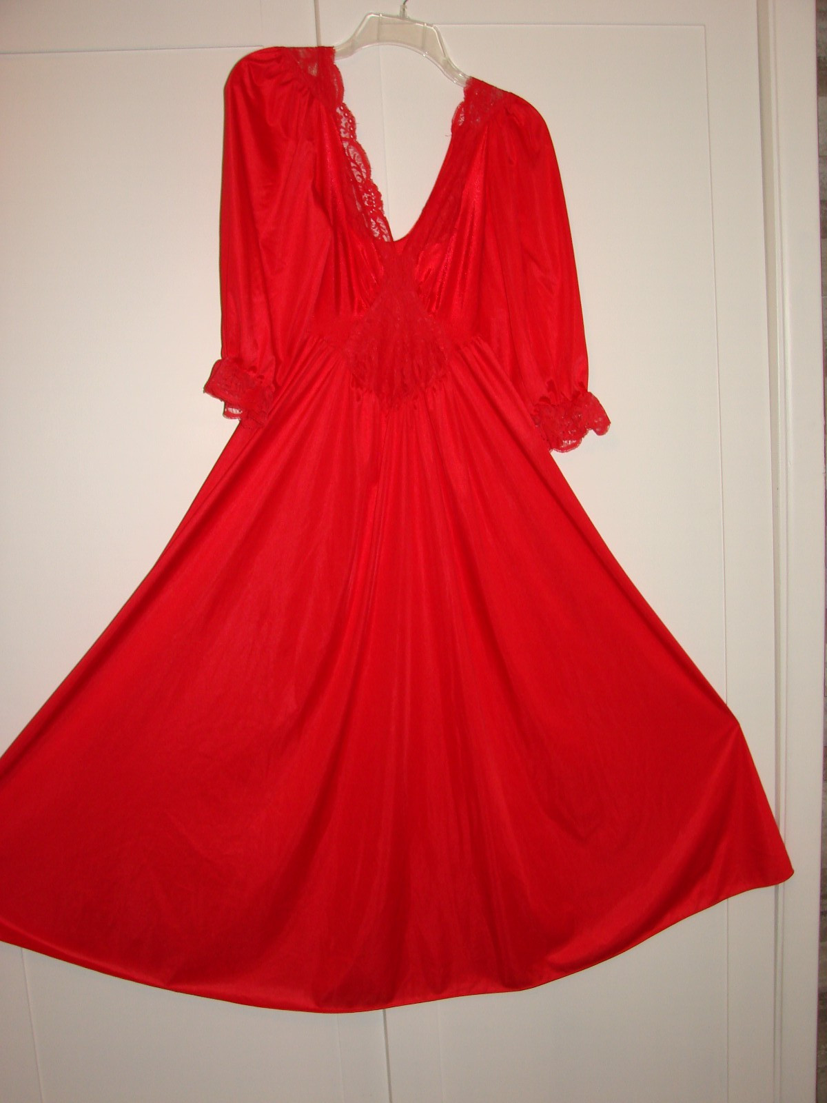 Vintage Red Olga Full Sweep Nightgown Lace Bodice 3/4 Sleeves 92350 Sz Medium
