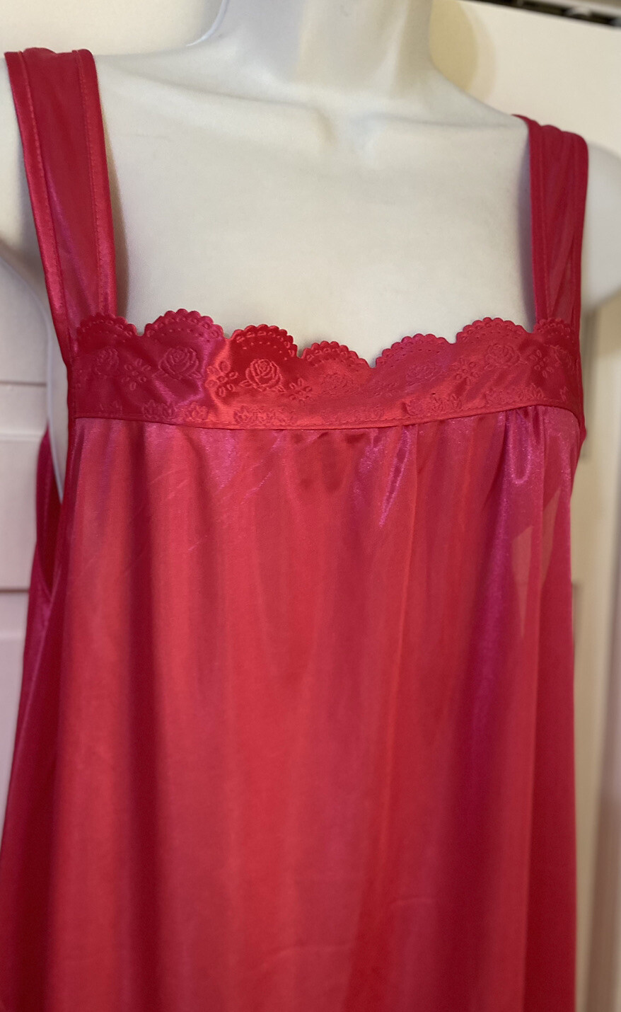 VINTAGE Nine’s Peignoir Set NIGHTGOWN & ROBE Dark Pink Scalloped Trim Medium NOS