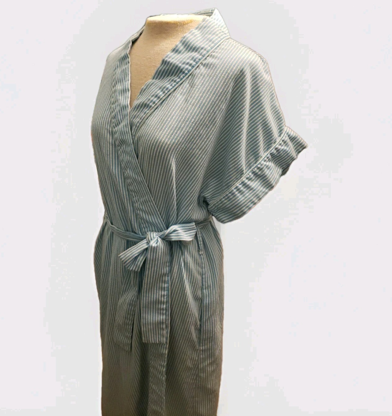 Vintage A Royal robe Women’s Robe Size S Short Sleeve Striped Blue White Long