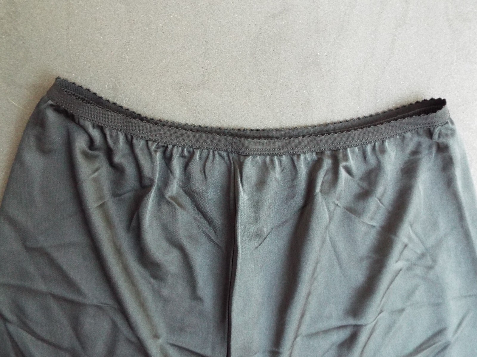 Shadowline Half Slip Black Medium 26 in 2 slits
