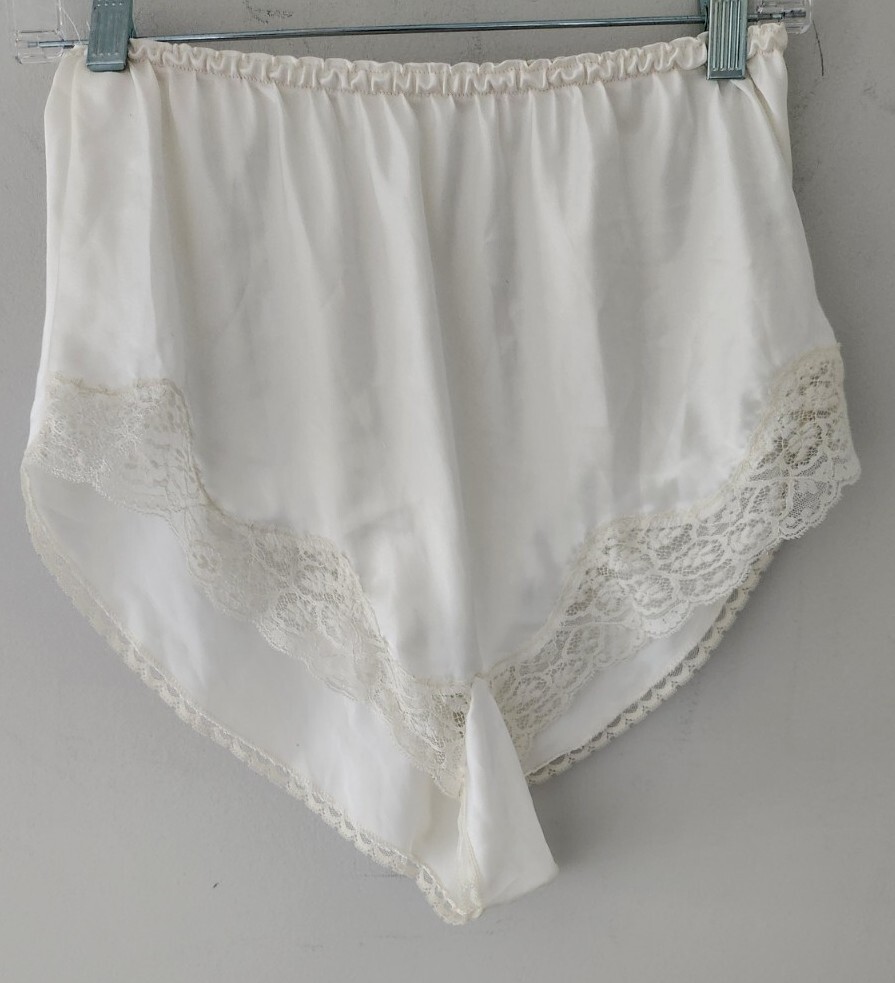 Vtg 80’s Lauren Alexandra White Silky Satin Pijama Set Top & Shorts! L USA