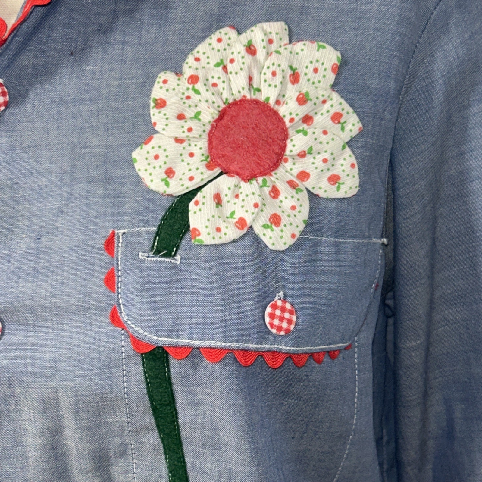VTG Chambray Hand Embroidered Shirt Blue Floral Bee Holly Hobby Big Mac Med E4