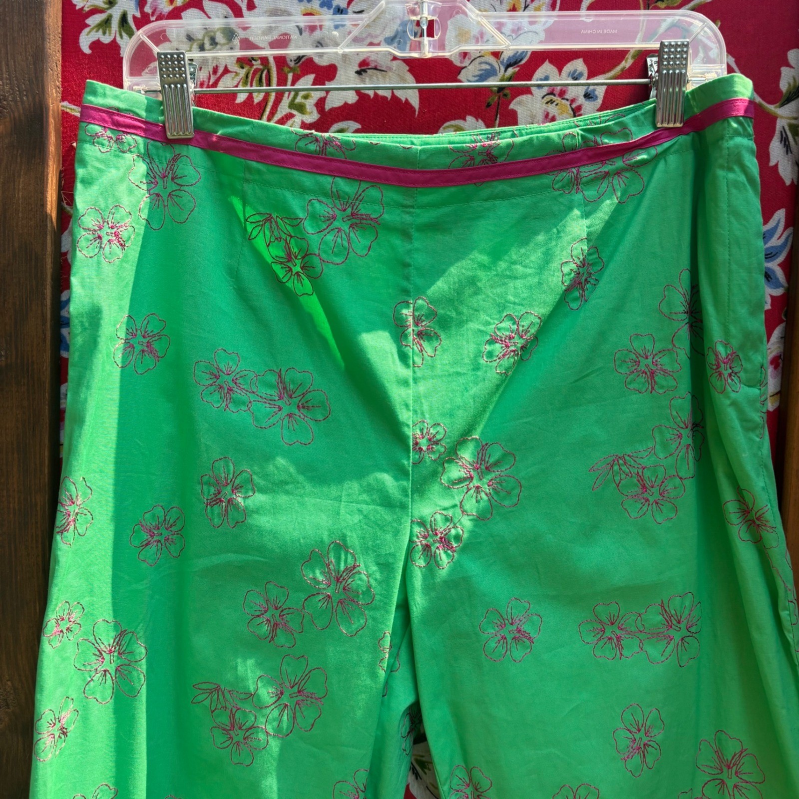 Green Pink Floral Embroidered Mid Rise Wide Leg Flare Capri Pants Size 12