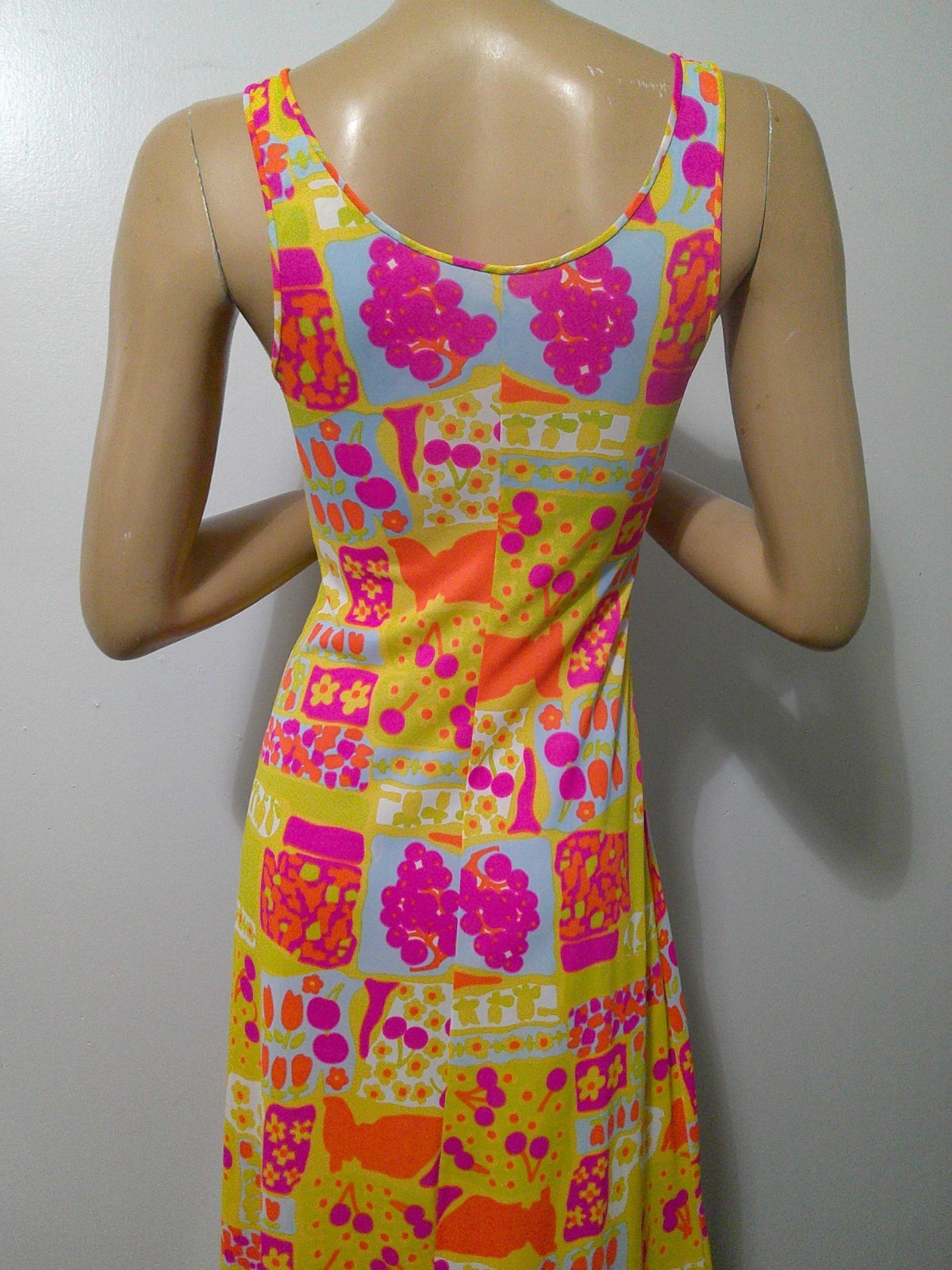 Vtg 60’s MOD Formfit Rogers Silky Slinky Nylon Keyhole Nightgown POP ART Print S
