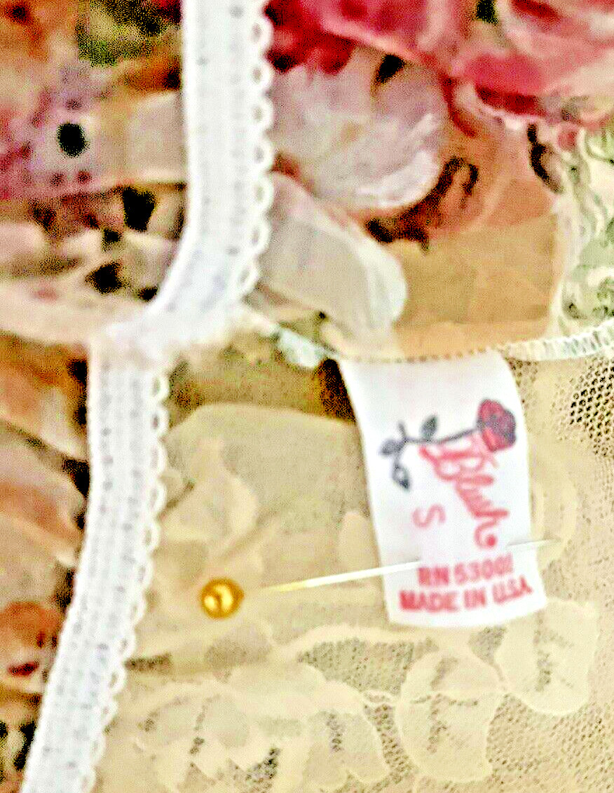VTG BLUSH LINGERIE Ivory / Pink Roses w/Lace Trim Size Small Chest 30″ MI USA