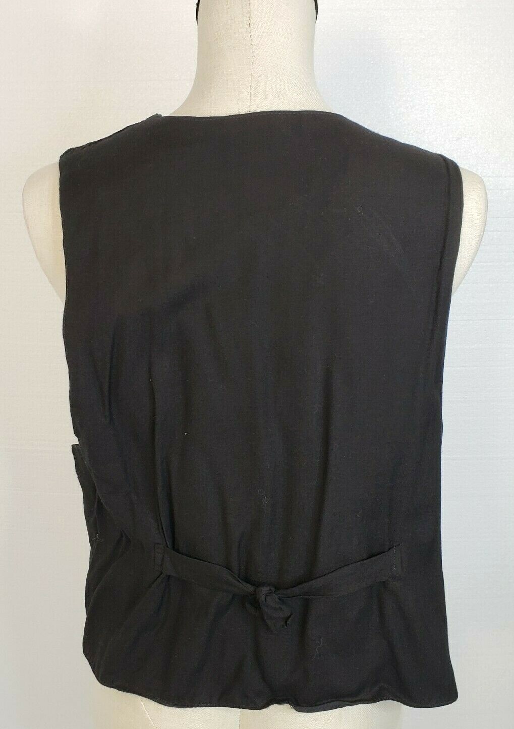 VINTAGE D.D. Size M Floral Embroidered Velvet Vest Lined 3 Button Front Closure