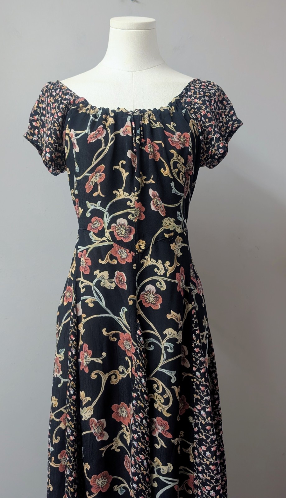 Vintage 90’s Nostalgia Floral Inset Tiny Flower Midi Rayon Dress S/M
