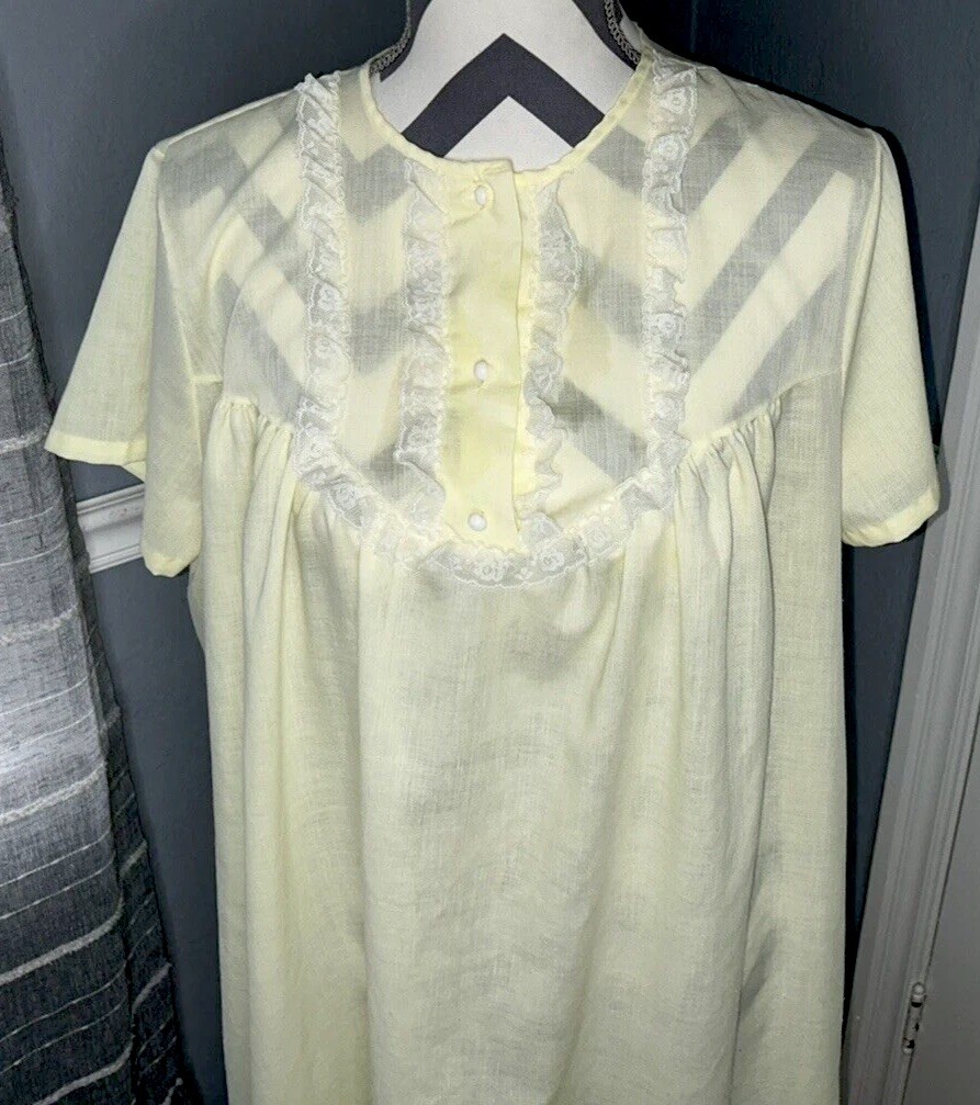 Vintage Women’s L Yellow Night Gown Movie Star Lightweight Pullover