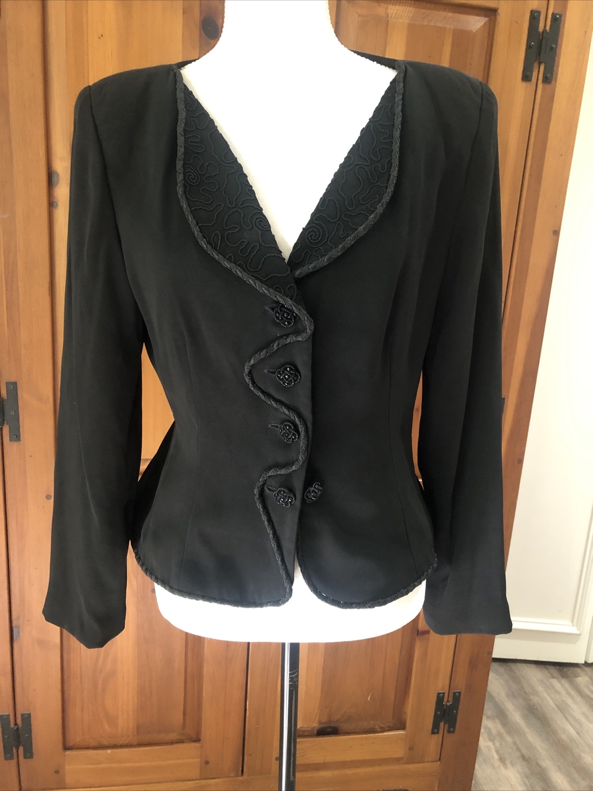 Holly’s Harp vintage 80s black trapunto & braid trim fitted cropped jacket S