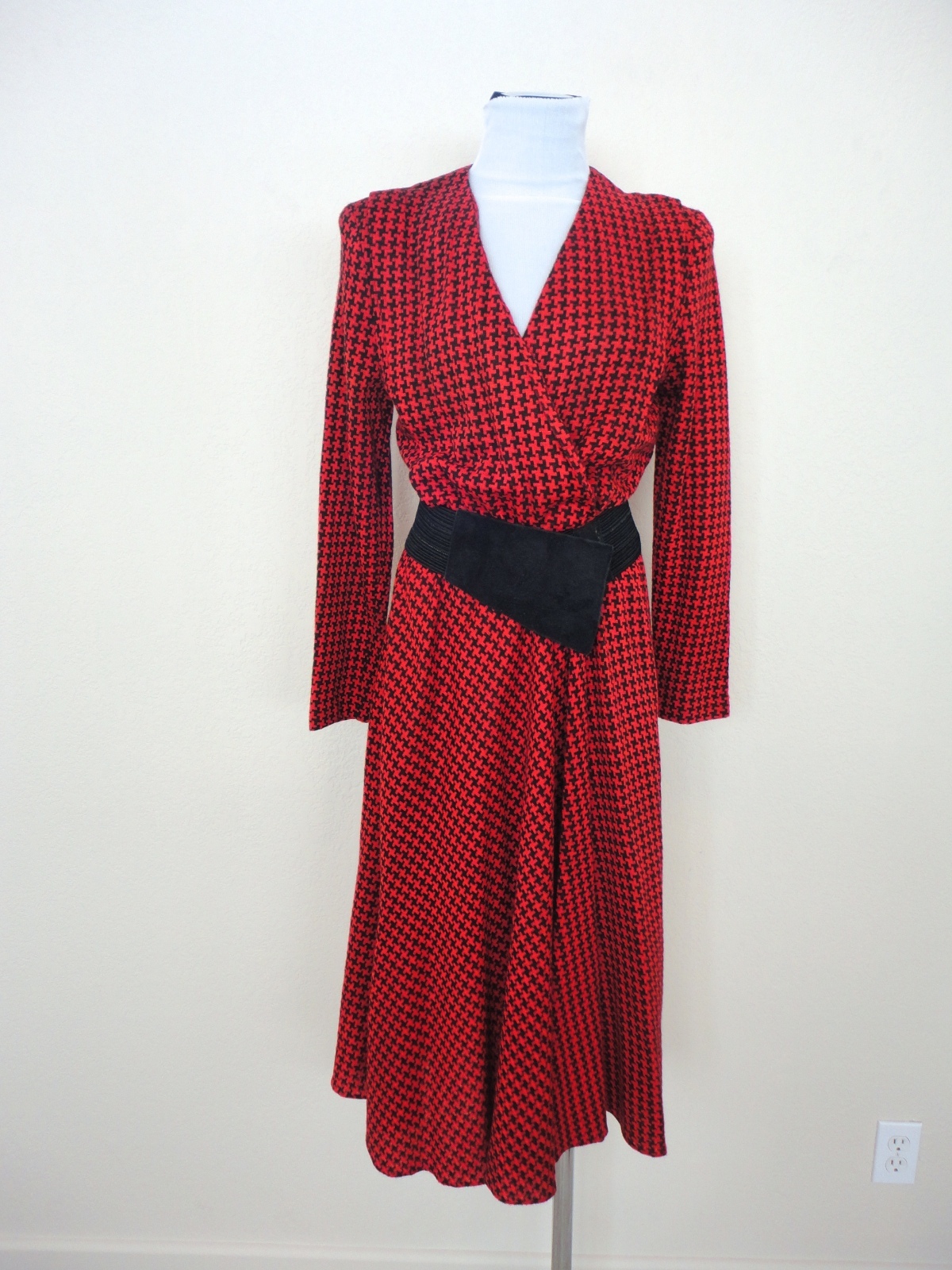 Vintage 90s MOD Retro Plunging Neck Black / Red Houndstooth Secretary Dress 12 L