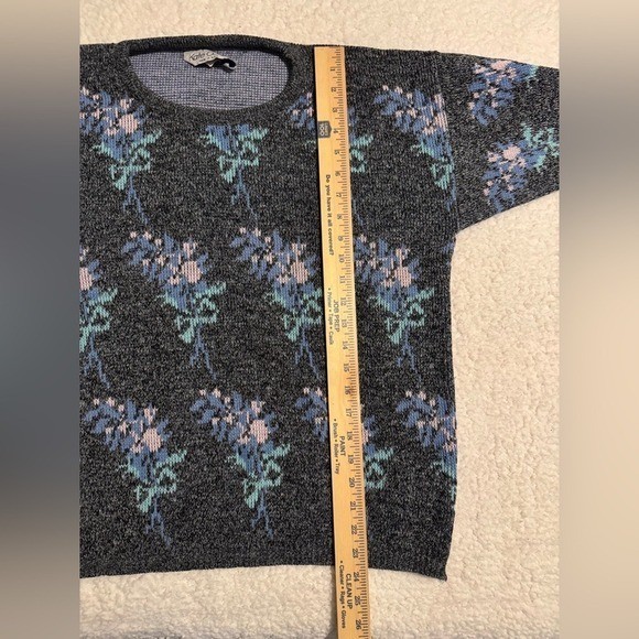 Kate Collin’s Vintage Floral Patterned Gray Sweater 80’s Retro-inspired.Medium