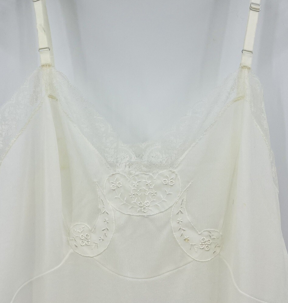 Vintage Vassarette Nylon Crepelon Full Slip Ivory Lace Trim Size A 34