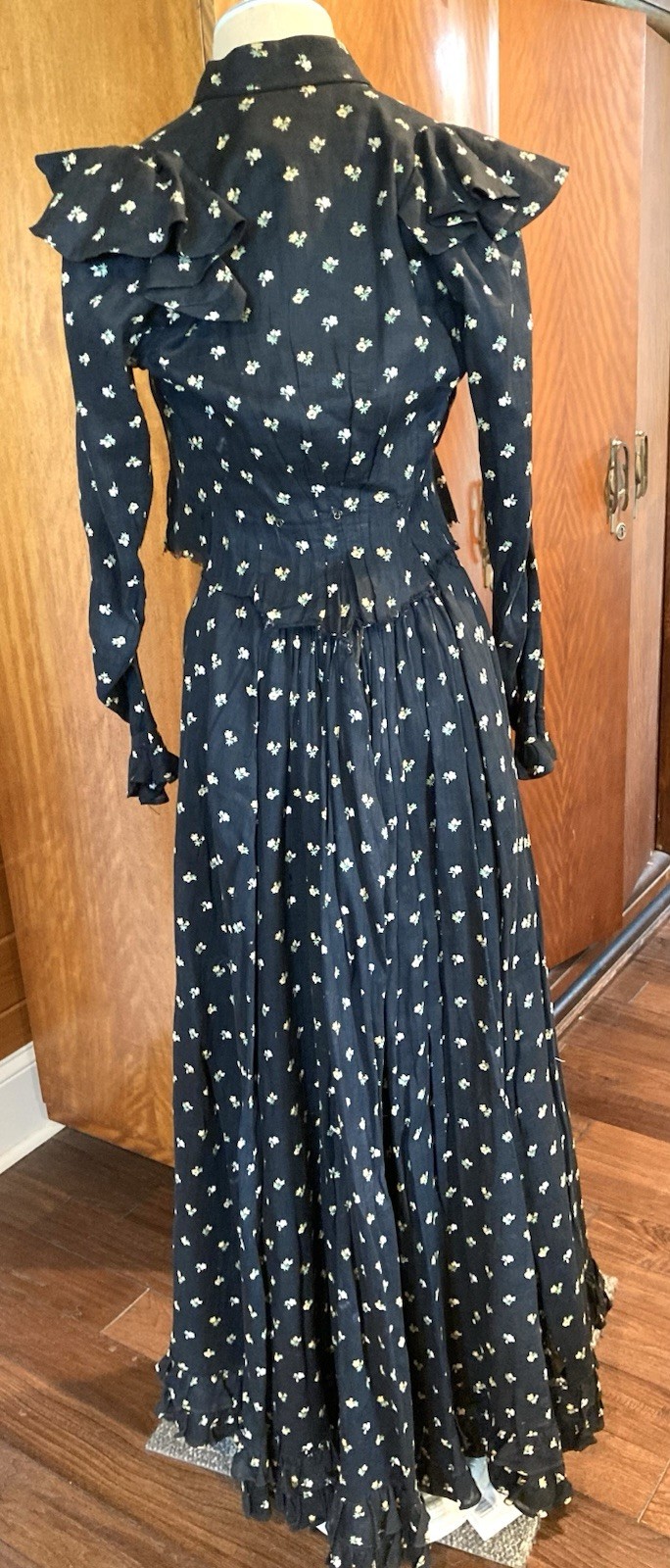 Vintage 1890s 1900s Victorian 2 pc dress print w little flowers