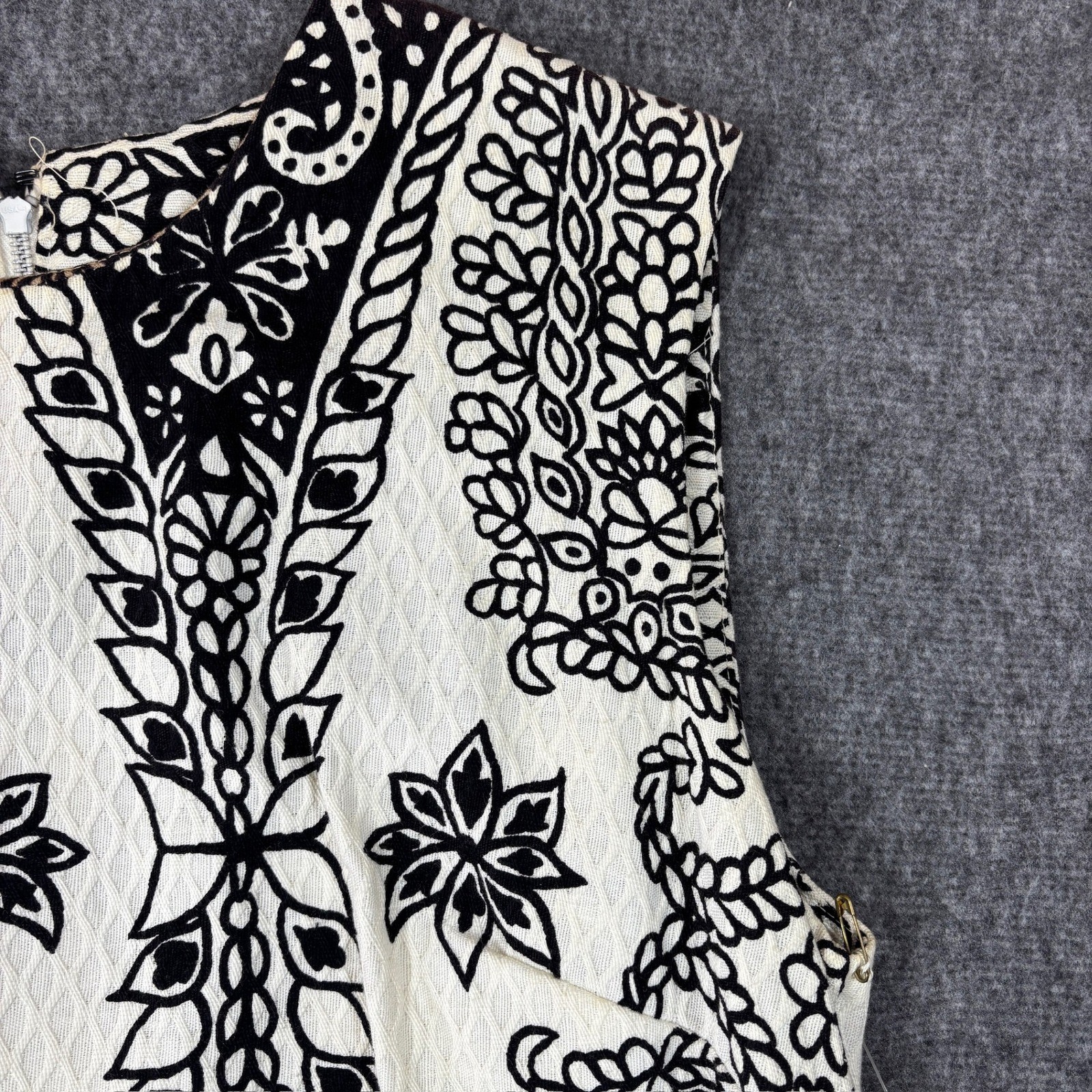 Vintage Woodward & Lothrop Paisley Border Print Sleeveless Shift Dress White 12