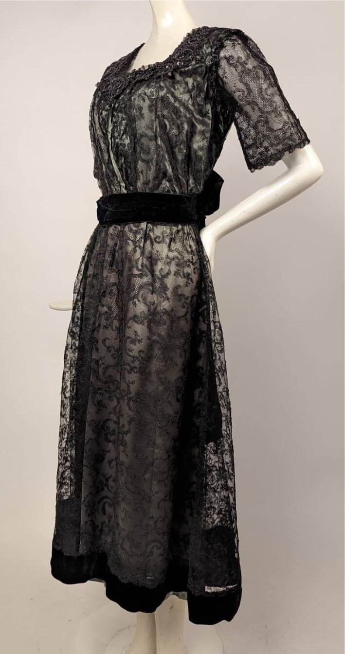 EDWARDIAN BLACK CHANTILLY LACE PARTY DRESS W SEQUINS + JET BEADS