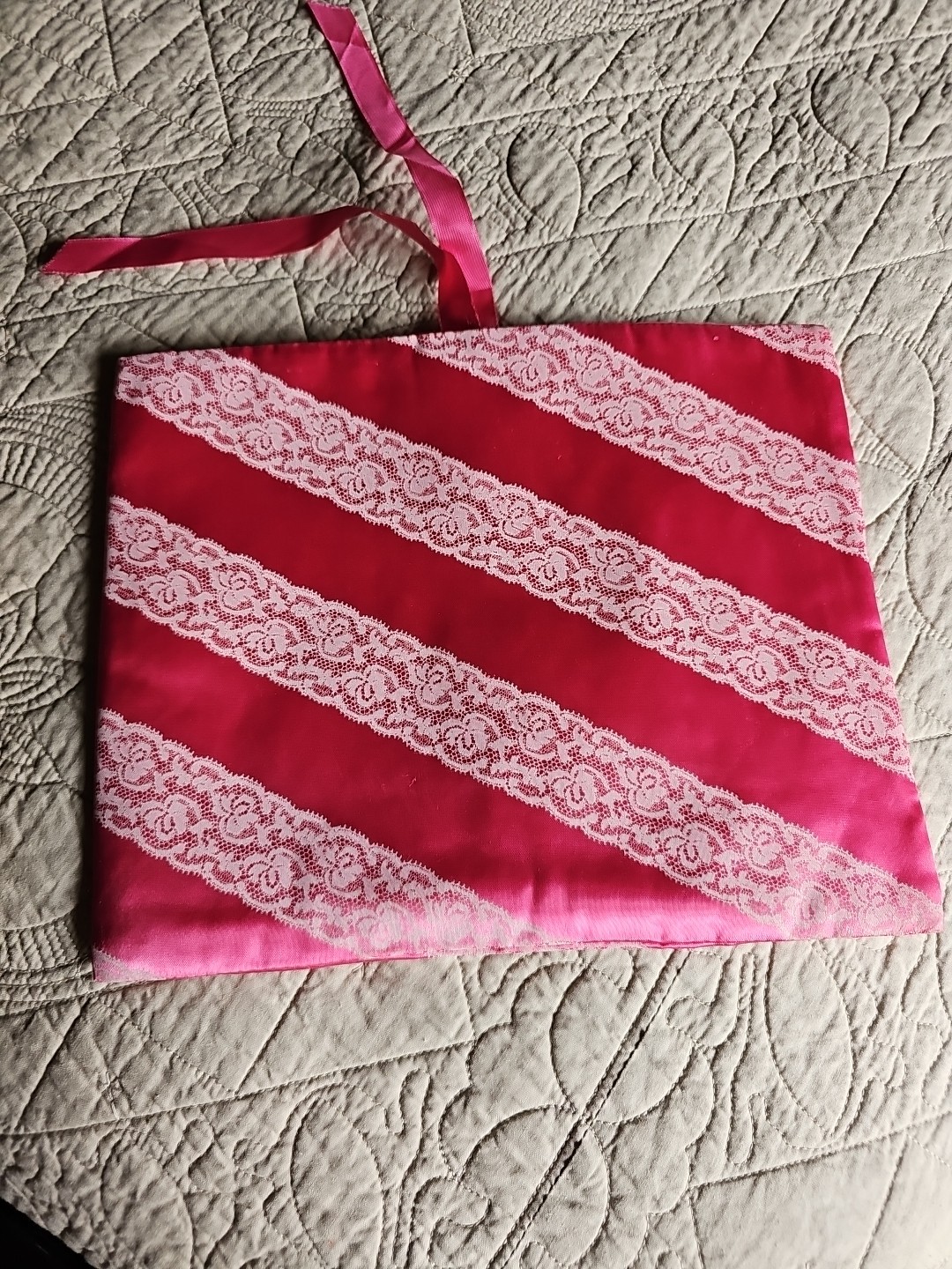 VINTAGE SCHIAPARELLI PINK SATIN LINGERIE BAG EXCELLENT CONDITION