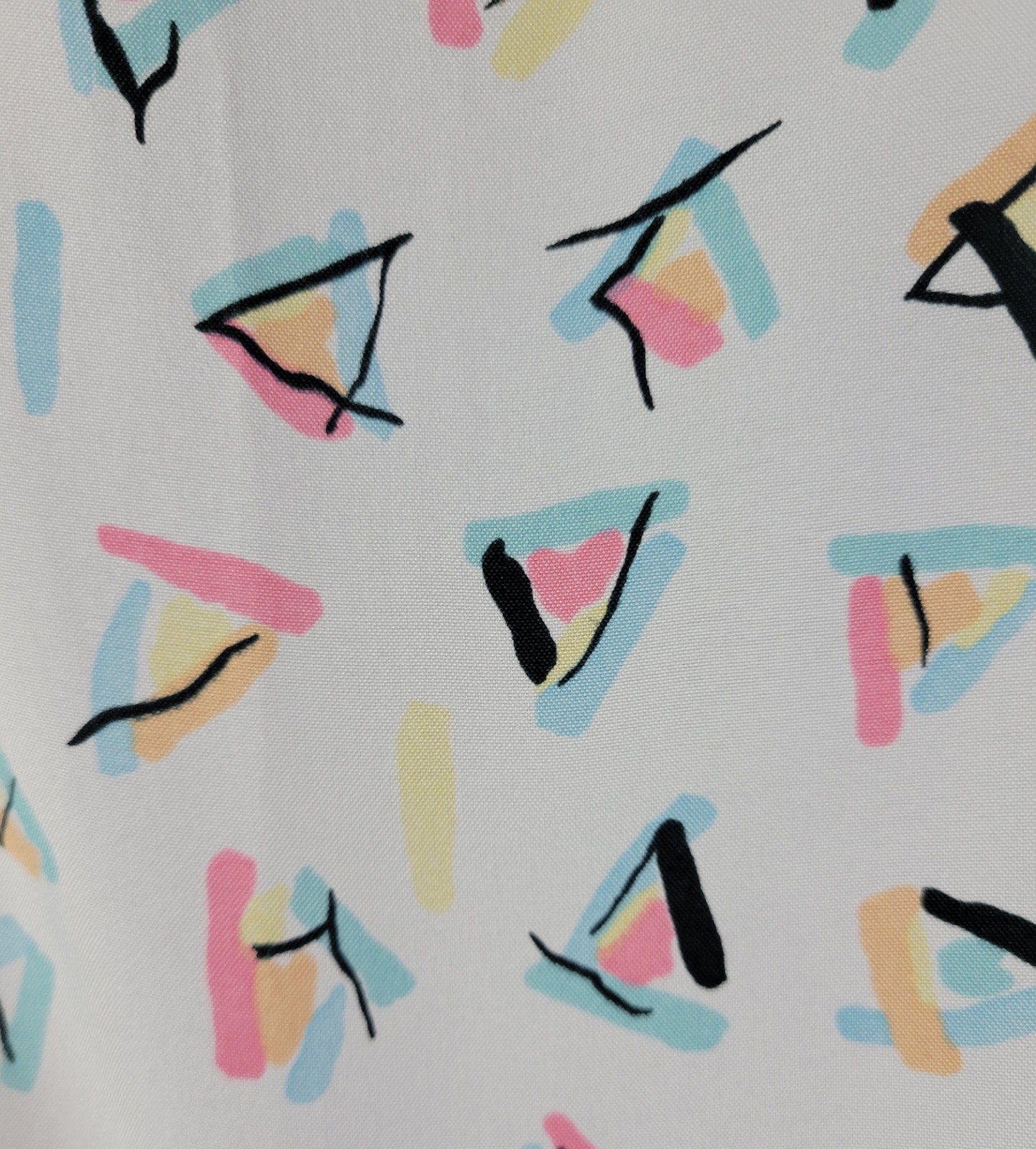 Vintage Alicia S/S Collarless White Blouse w Pastel Triangle Print Size 18