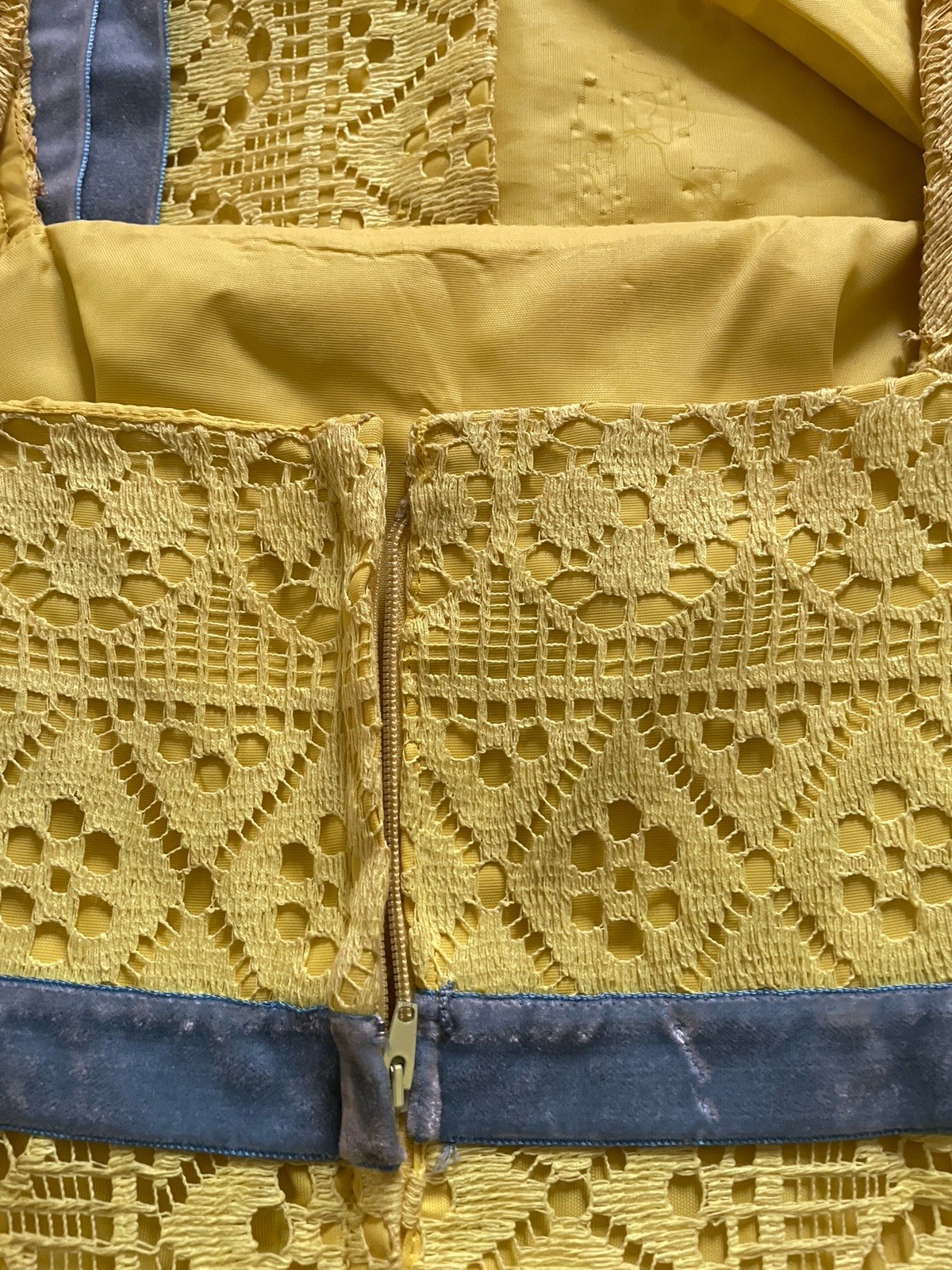 1970’S NORMAN SACKS YELLOW LACE GEOMETRIC CROCHET WOMEN SIZE 3 MAXI DRESS GOWN