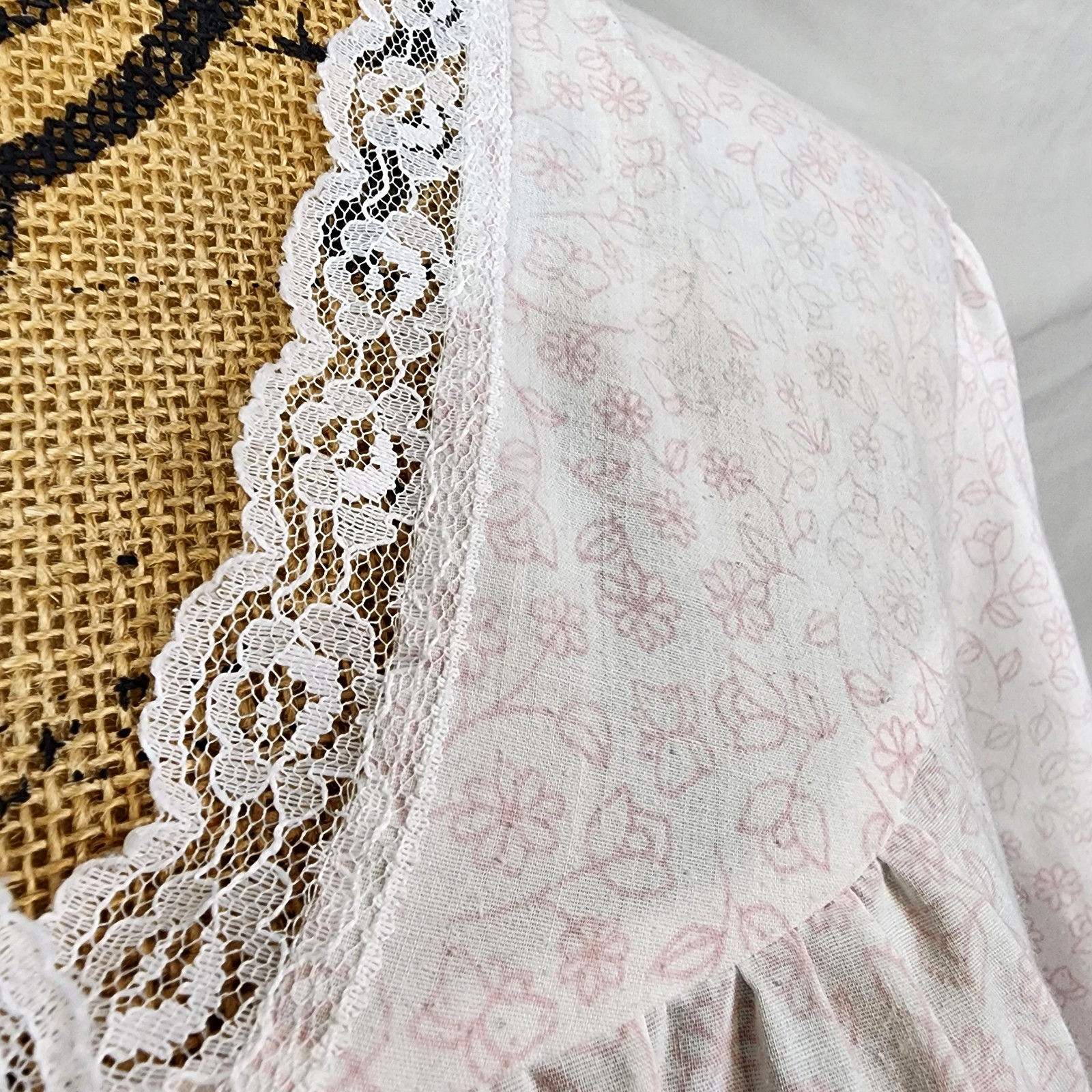 Vintage CARROLL REED Size Medium Pink White Floral Short Sleeve Long Nightgown