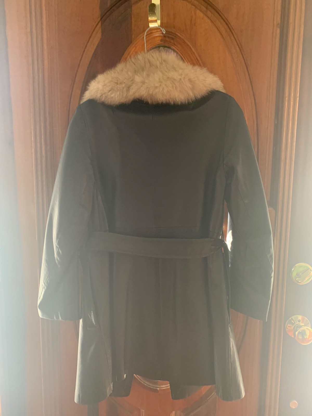 Vintage Black Leather Coat w Fox Fur Collar Timeless Luxury Mob Wife Classic
