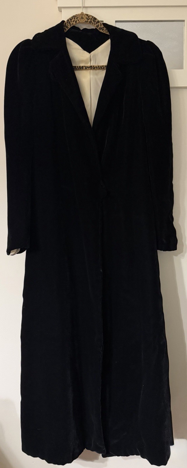 Amazing Vintage 60s Black Velvet Opera Long Jacket Goth Vampire Witchy Small
