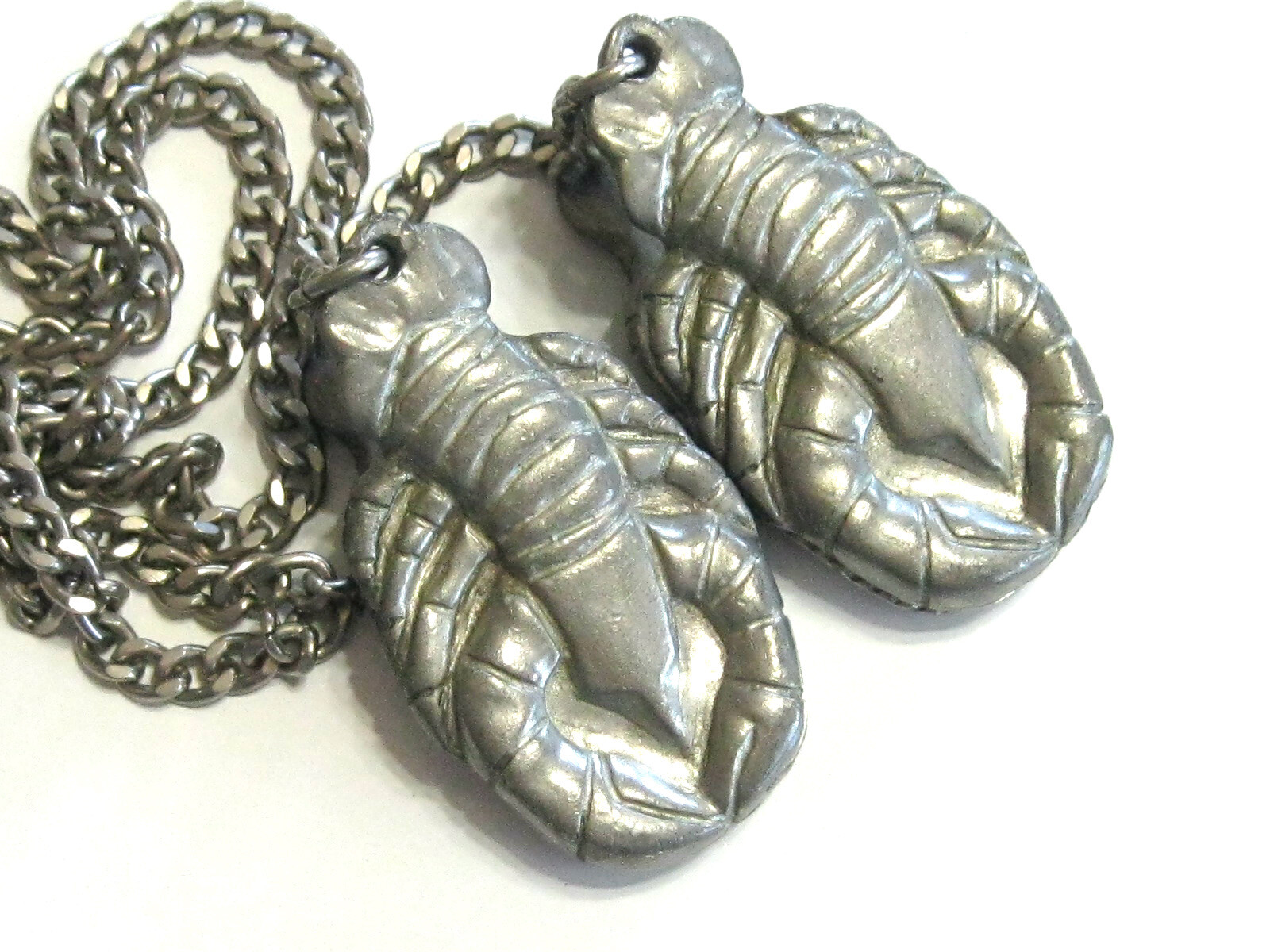 NEAT VINTAGE SWEATER GUARD CLIP WITH LOBSTER DESIGN – PEWTER MATTE SILVER COLOR
