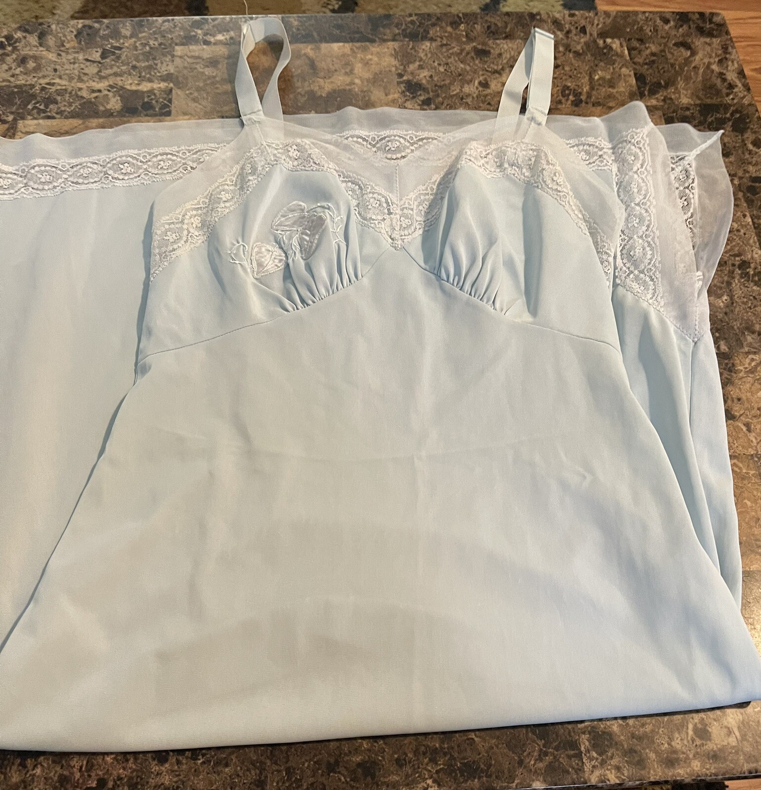 VINTAGE CARILLON LIGHT BLUE APPLIQUÉ SLIP! SIZE 32