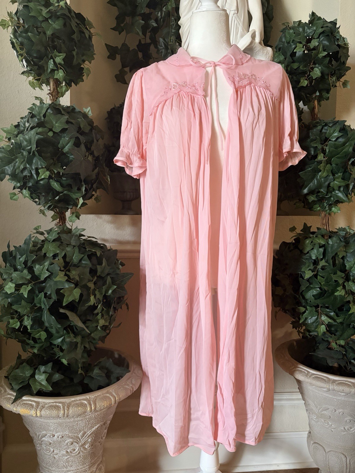 Vintage Grants Isis Robe 1960s Light Pink With Bow Embroidery Size Medium