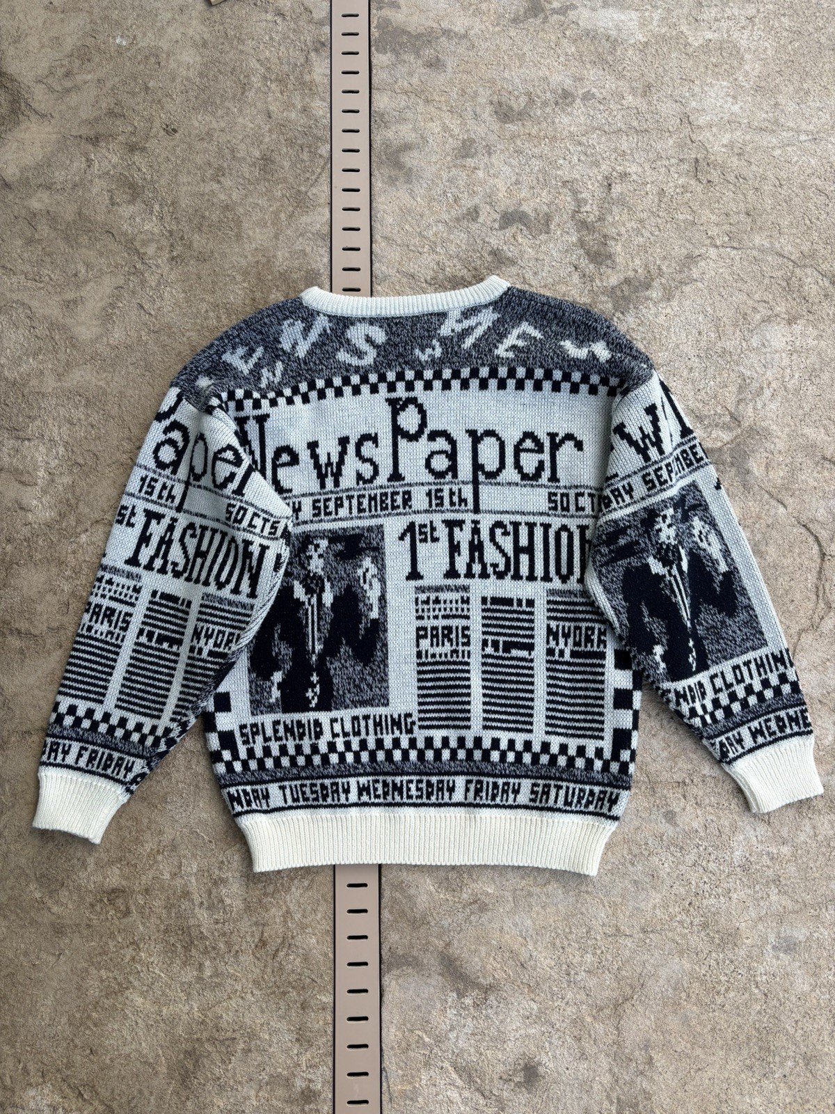 80s Vintage Prezzia Pop Black White Newspaper Print Thick Pullover Sweater Sz M