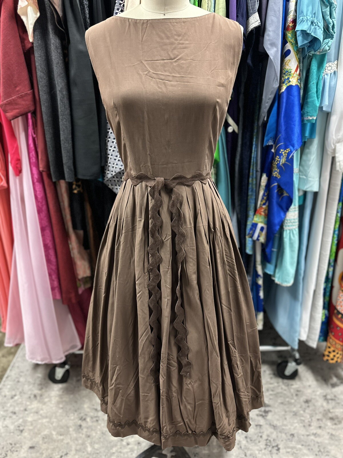 1950s Vintage Dress Casual Rayon Aline Chocolate Brown Bric Brac Pinup 40b 30w
