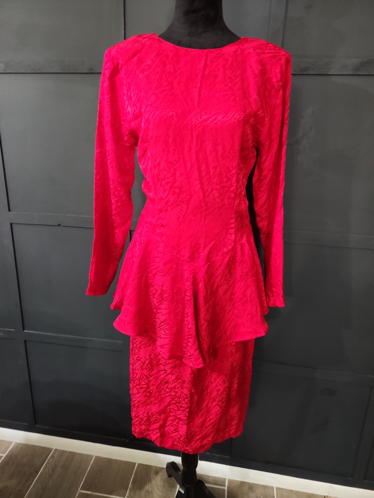 Vintage Ambria Dress 100% Silk Size 6 Peplum Zipper Back Long Sleeves V Back