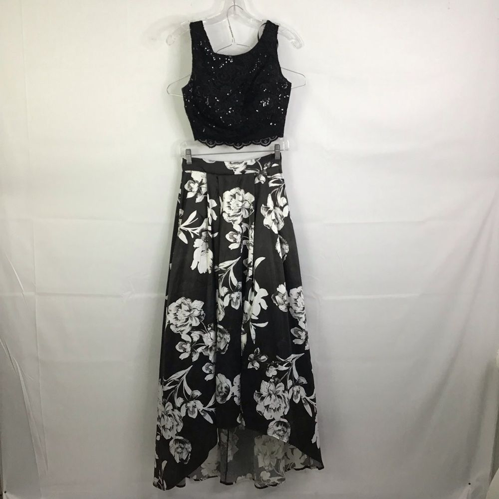 JODI KRISTOPHER WOMEN 2 PIECE BLACK WHITE ROSES TOP & MAXI HIGH LOW SKIRT SIZE 1