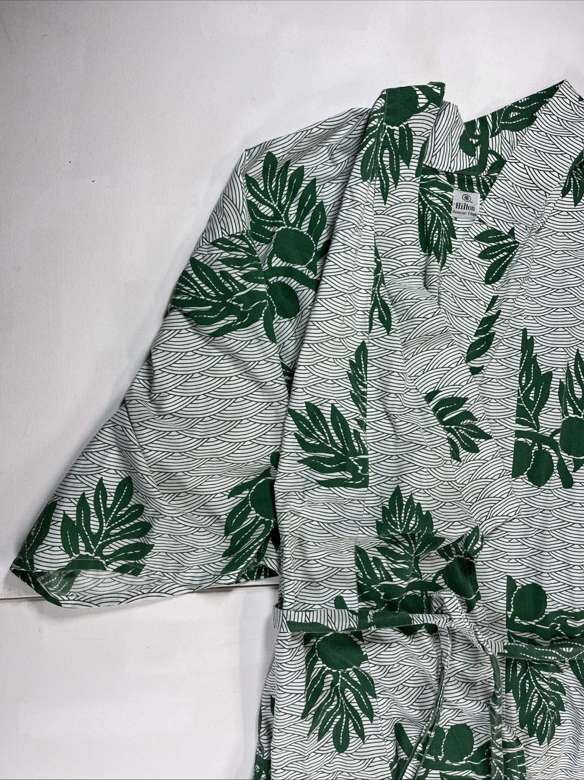 Vintage Hilton Hawaiian Village Kimono Robe Green White Floral Tropical Aloha