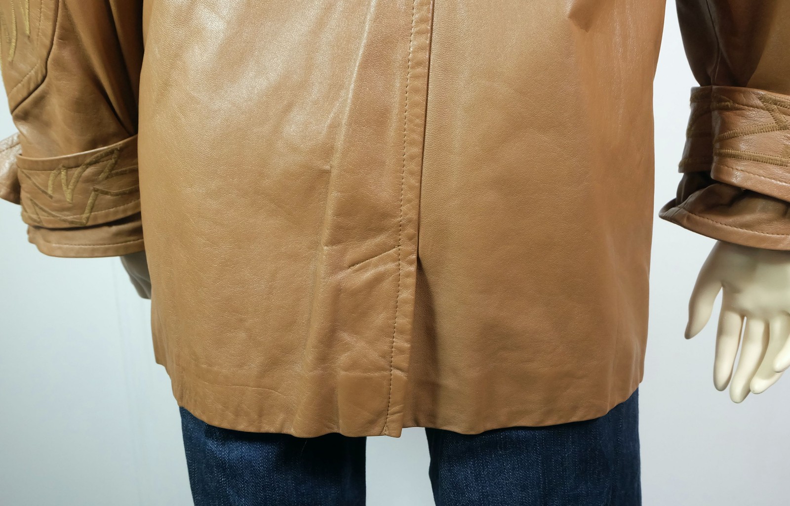 80s vintage LEATHER JACKET sz 36 caramel leather chiwitt embroidered sleeves