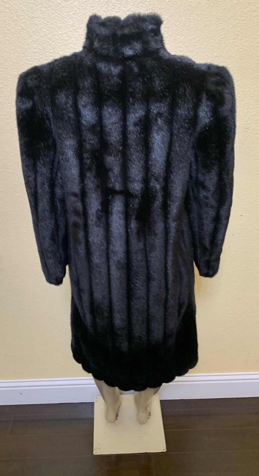 VTG Intrigue A Luxury Fabric By Glenoit Size 12 Black Faux Fur Mink Coat