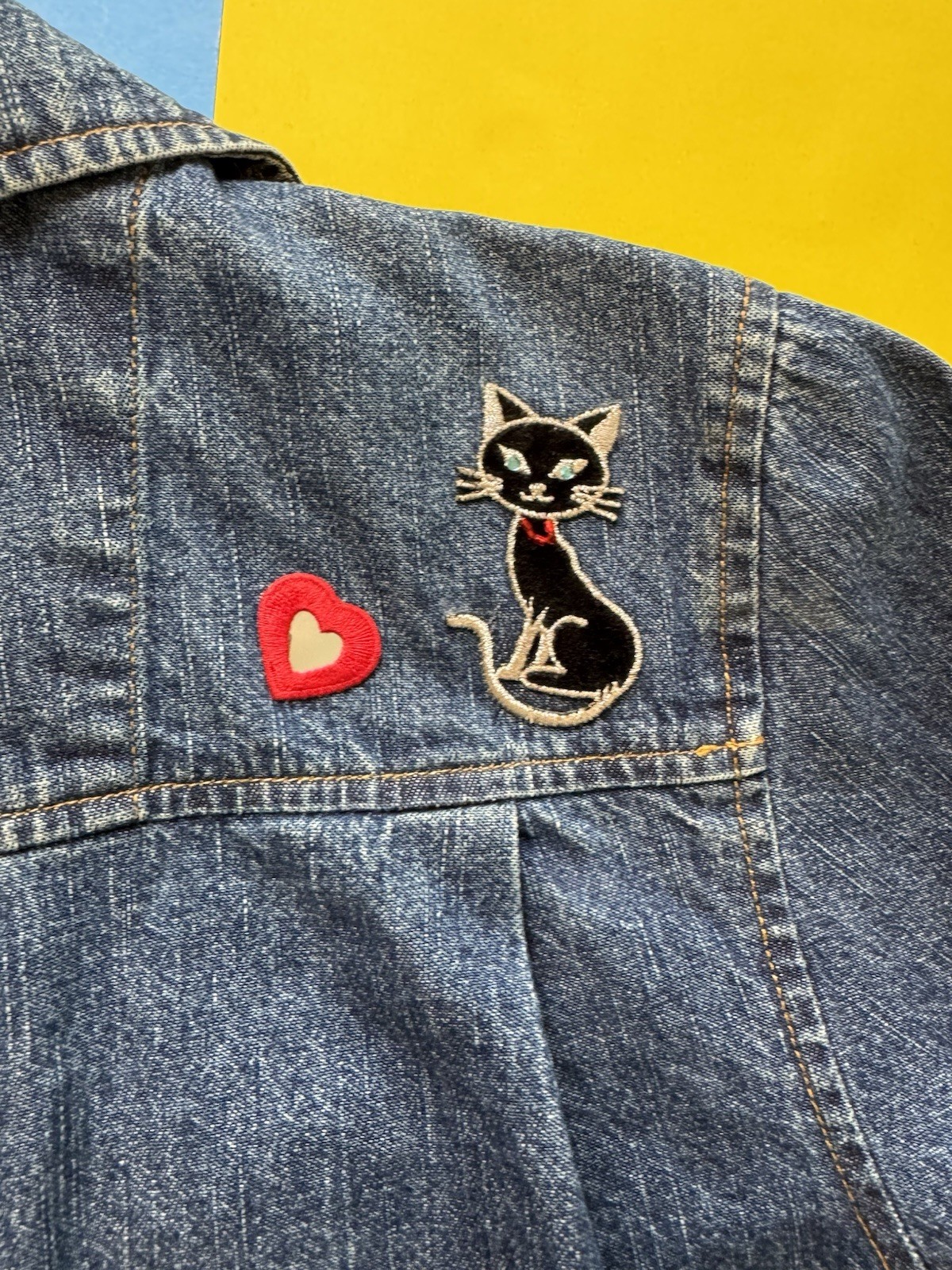 Vintage 90s Cat Denim Jean Jacket Heart Appliques Women’s Medium Blue Button