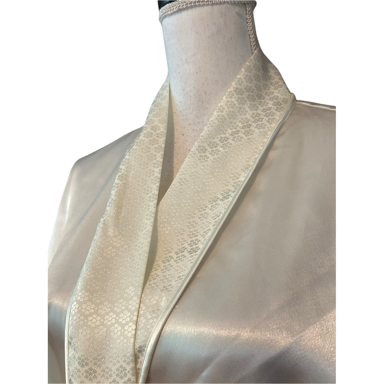 Vintage Victoria’s Secret Gold Label Wrap Belted Satin Bath Robe OS in Ivory