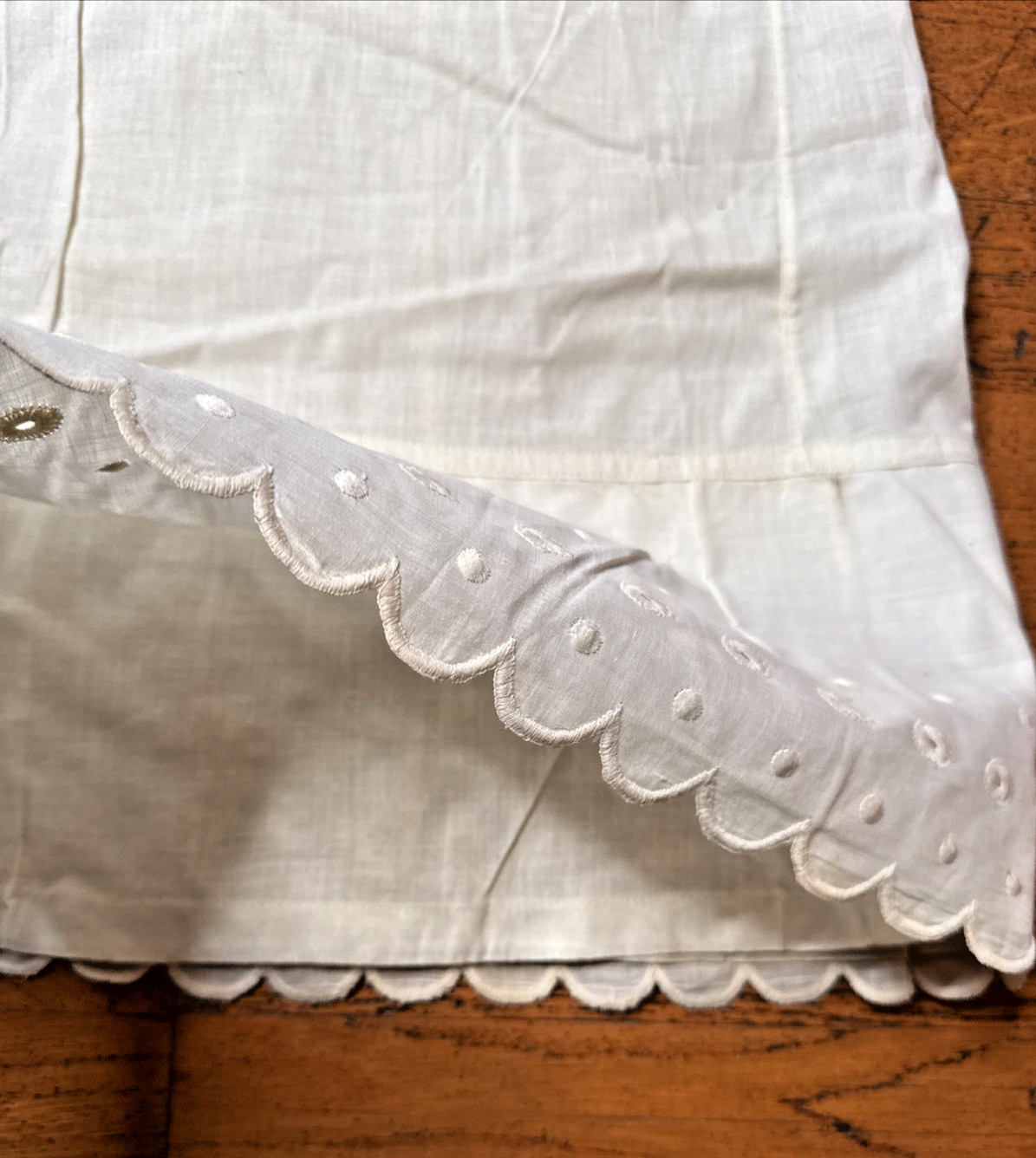 Vtg White Cotton Eyelet Half Slip 32″L Sz 14 Back Drawstring Scalloped Hem