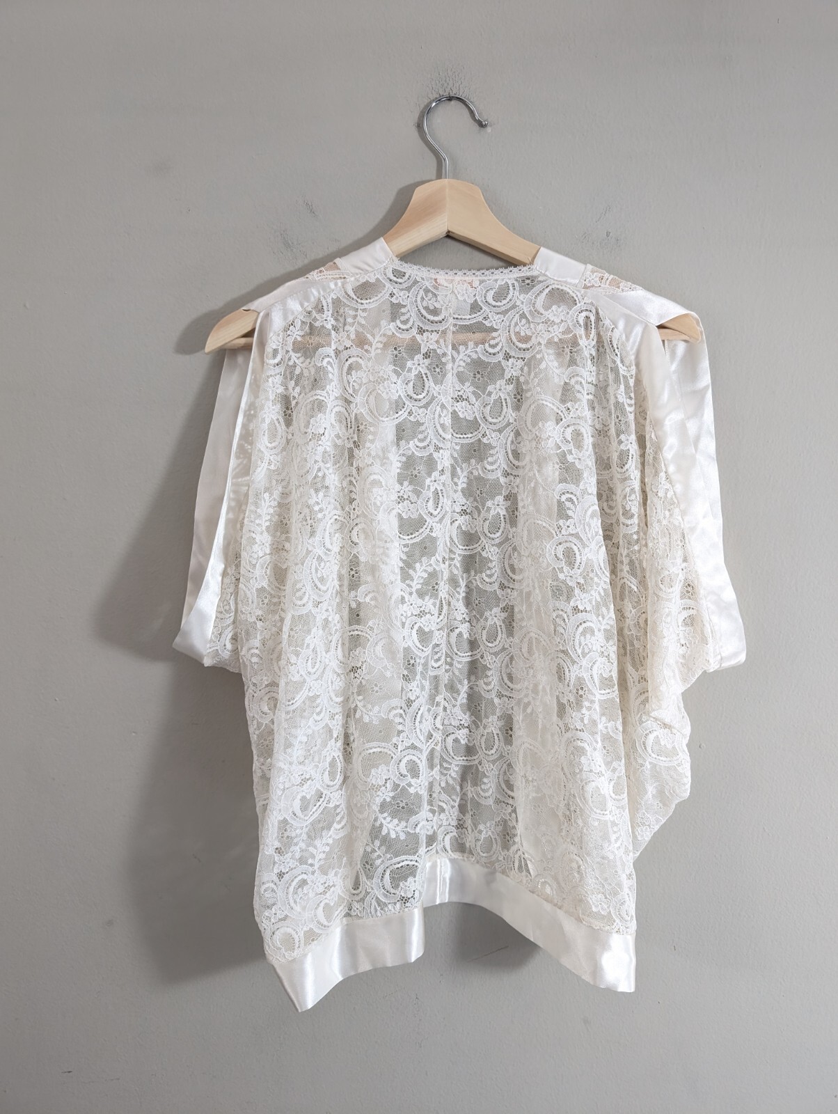 Vintage Off White Satin And Lace Shrug Caplet By Mara Intimates