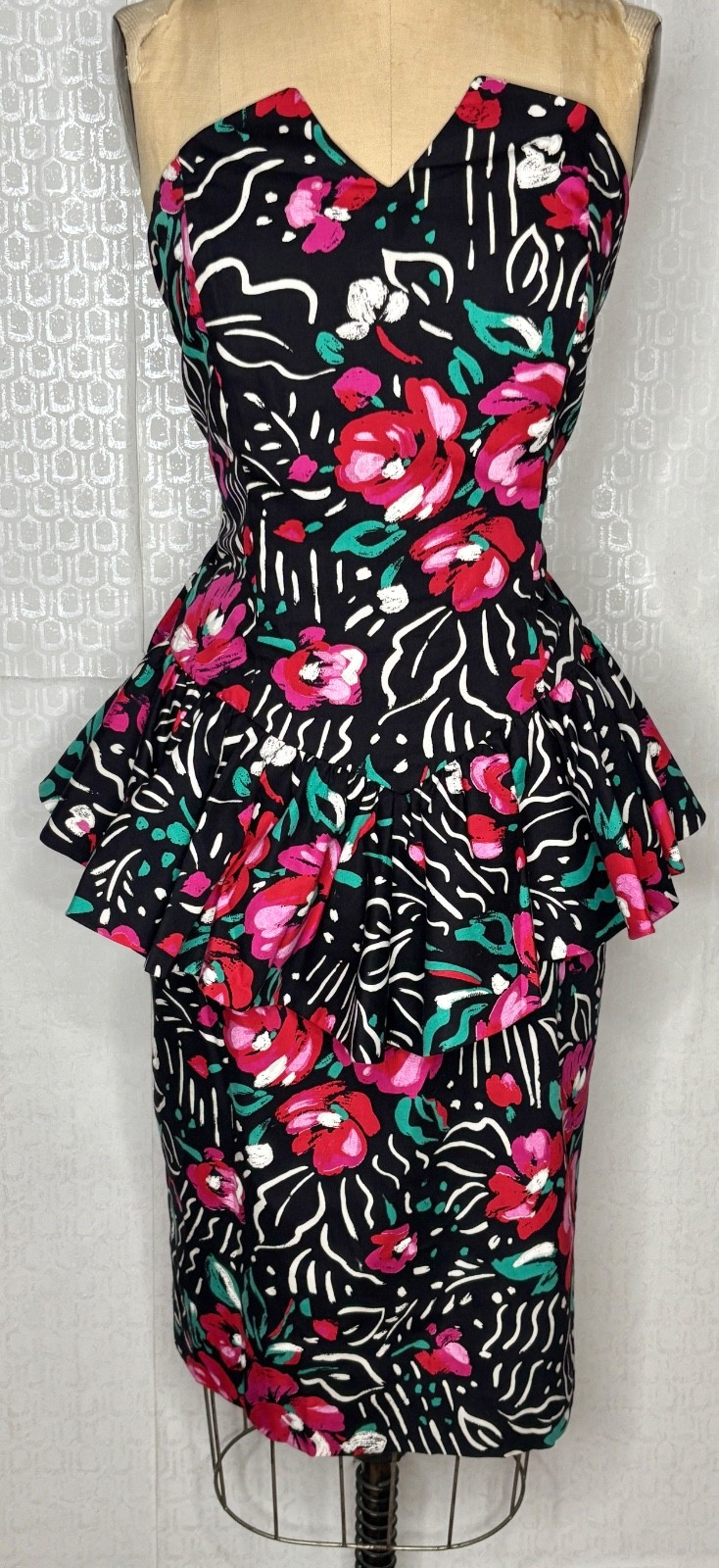 VTG 90’S R&K BLACK&PINK GRAPHIC FLORAL STRAPLESS PEPLUM BACK BOW PARTY DRESS*M