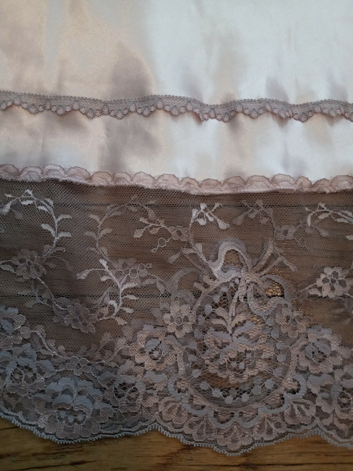 SEXY VINTAGE Lady Cameo Dallas Shiny Silky Pink Slip/Chemise Lingerie SO PRETTY!