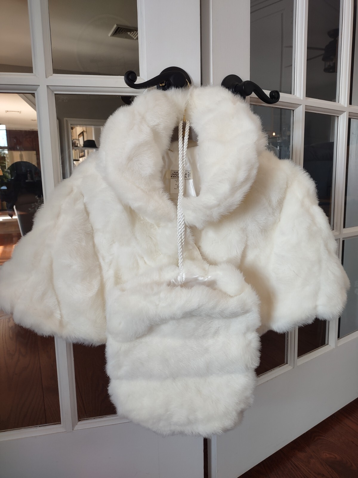 Vintage OOAK KATHLEEN FOR SWEET HERB Women’s White Faux Fur Collar Cape & Muff