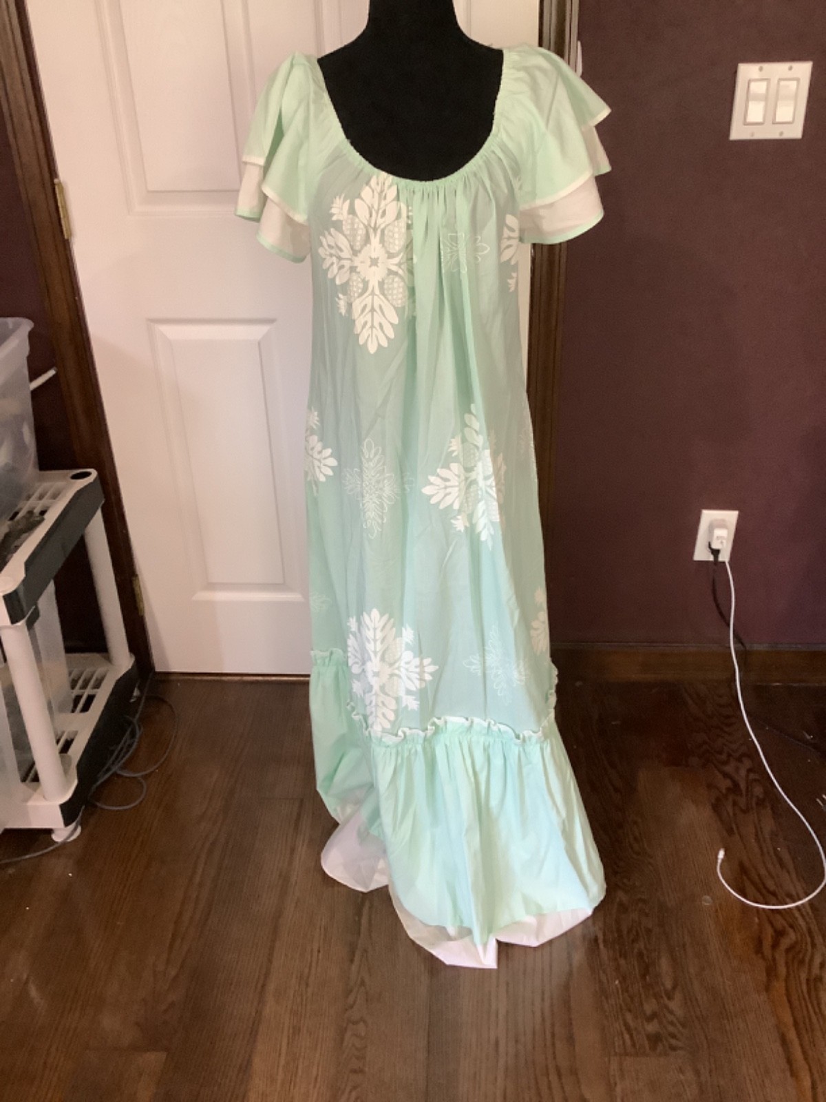vintage 70s 80s Tori Richard mint green white floral Hawaiian Mumu dress Monarch